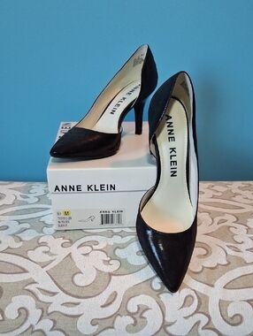 Anne Klein Black Pointed Toe Heels